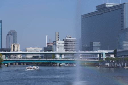 Téléchargez les photos : Paysage urbain avec rivière tokyo, Japon - en image libre de droit