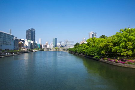Téléchargez les photos : Architecture moderne de la ville d'Osaka, Japon, vue de la journée - en image libre de droit