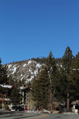Téléchargez les photos : Le beau paysage de montagne d'hiver dans les montagnes - en image libre de droit
