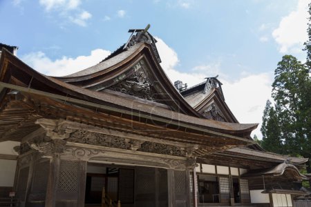 Foto de Templo en el área de Kongobu-ji Danjo Garan, un complejo histórico de templos budistas en Koyasan, Koya, distrito de Ito, Wakayama, Japón - Imagen libre de derechos