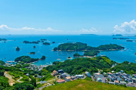 Téléchargez les photos : Vue panoramique du magnifique littoral de Kujukushima Pearl Sea Resort, ville de Sasebo, préfecture de Nagasaki, Japon - en image libre de droit