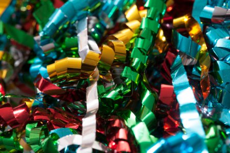 Téléchargez les photos : Papier à friser fête carnaval et décorations confettis - en image libre de droit