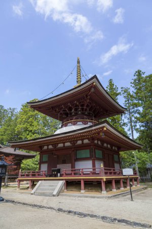 Foto de Pagoda de dos pisos, Tahoto, Tesoro Nacional Japonés en Koya, prefectura de Wakayama, Japón - Imagen libre de derechos