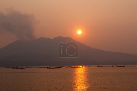 Foto de Erupción volcánica de Sakurajima en Kagoshima, Japón - Imagen libre de derechos