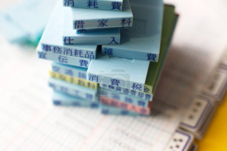 Téléchargez les photos : Pile de comptes japonais tampons caoutchouc - en image libre de droit