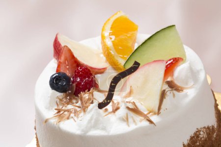 Téléchargez les photos : Vue rapprochée de la nourriture sucrée, délicieux gâteau aux fruits frais - en image libre de droit