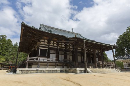 Téléchargez les photos : Temple dans la région de Kongobu-ji Danjo Garan, un complexe historique de temple bouddhiste à Koyasan, Koya, district d'Ito, Wakayama, Japon - en image libre de droit