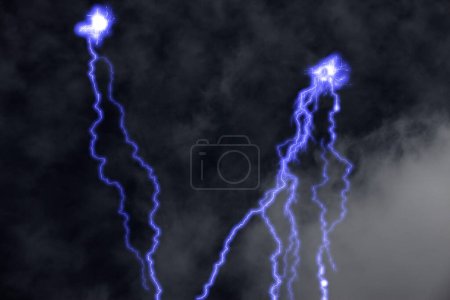 Téléchargez les photos : Foudre dans le ciel nocturne rendu 3d - en image libre de droit