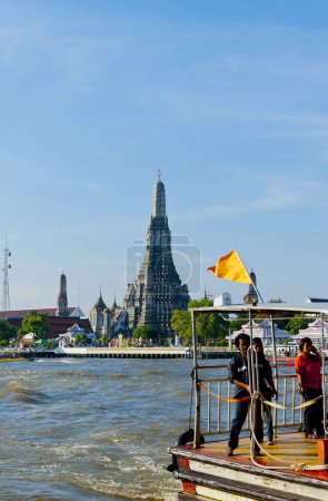 Foto de Templo Budista Wat Arun, Templo del Amanecer. Situado a orillas del río Chao Phraya - Imagen libre de derechos