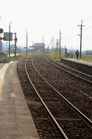Téléchargez les photos : Chemins de fer dans la gare - en image libre de droit