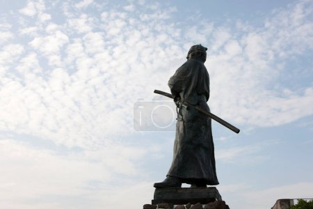 Téléchargez les photos : Monument en bronze Sakamoto Ryoma à Nagasaki, Japon - en image libre de droit