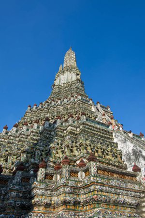 Foto de Templo Budista Wat Arun, Templo del Amanecer. Situado a orillas del río Chao Phraya - Imagen libre de derechos