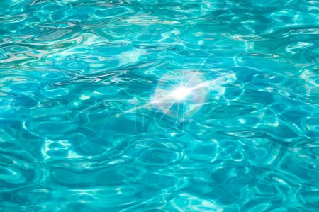 Téléchargez les photos : Surface de l'eau bleue comme fond - en image libre de droit