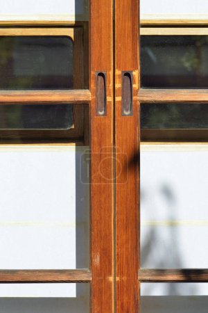 Foto de Viejas ventanas de madera de la casa japonesa - Imagen libre de derechos