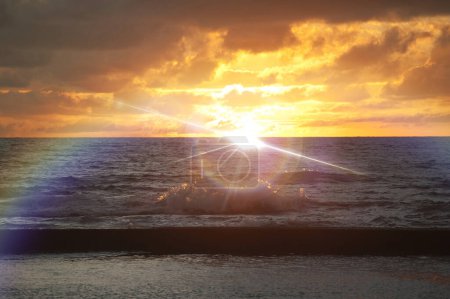 Téléchargez les photos : Plage de la mer au coucher du soleil - en image libre de droit