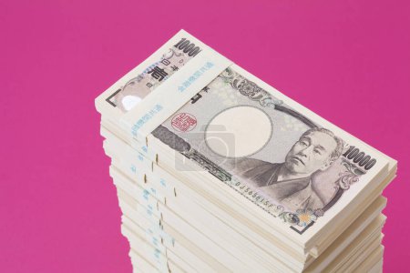 Téléchargez les photos : Monnaie japonaise, billets et pièces en yen, contexte financier - en image libre de droit