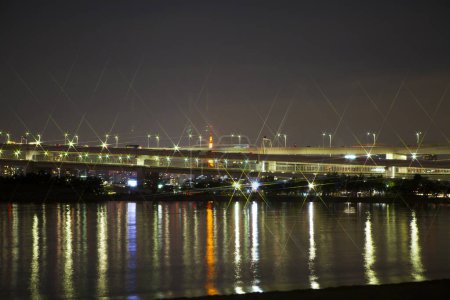Foto de Vista nocturna de la ciudad iluminada de Tokio, Japón - Imagen libre de derechos