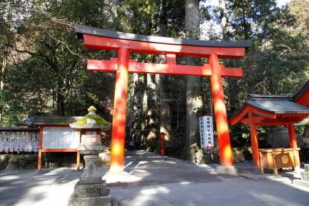 Téléchargez les photos : Représentation scénique d'un sanctuaire japonais vénéré - en image libre de droit