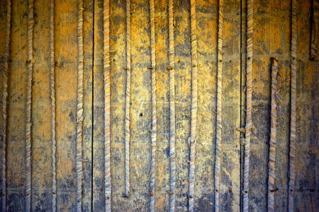 Foto de Vieja pared de metal oxidado en el fondo, de cerca - Imagen libre de derechos