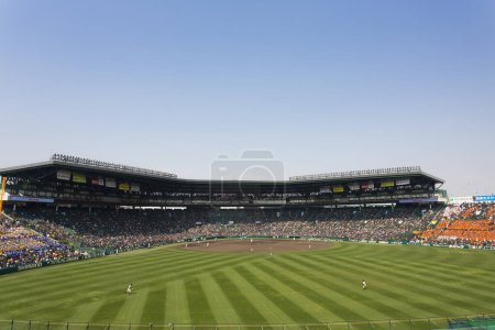 Foto de Estadio Koshien con partido de béisbol, Hyogo, Japón - Imagen libre de derechos