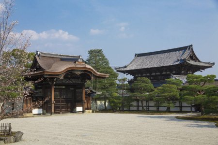 Hokki-ji o Hoki-ji, anteriormente conocido como Okamoto-dera e Ikejiri-dera, un templo budista en Okamoto, Ikaruga, Prefectura de Nara, Japón