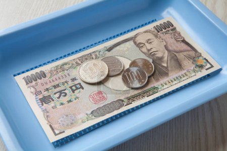 Téléchargez les photos : Monnaie japonaise, billets et pièces en yen - en image libre de droit