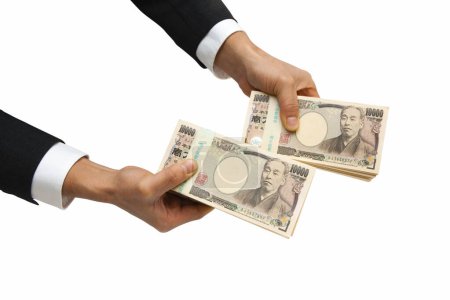 Foto de Las manos del hombre sosteniendo billetes de yen japoneses - Imagen libre de derechos