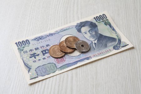 Téléchargez les photos : Billets en yen japonais et pièces en yen japonais - en image libre de droit