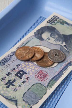 Foto de Billete de yen japonés y monedas de yen japonés - Imagen libre de derechos
