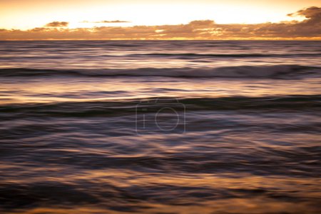 Téléchargez les photos : Vue du coucher du soleil sur la mer - en image libre de droit