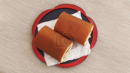 Téléchargez les photos : Délicieux gâteaux, petits pains sur assiette - en image libre de droit