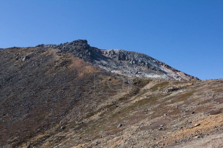 Téléchargez les photos : Plan panoramique de belles montagnes rocheuses par une journée ensoleillée - en image libre de droit