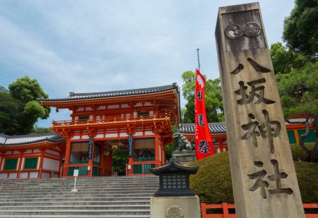 Foto de Majestuoso plano escénico de un antiguo santuario japonés - Imagen libre de derechos