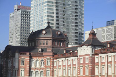 Téléchargez les photos : Tokyo Station est la porte d'entrée de Tokyo, la capitale du Japon - en image libre de droit