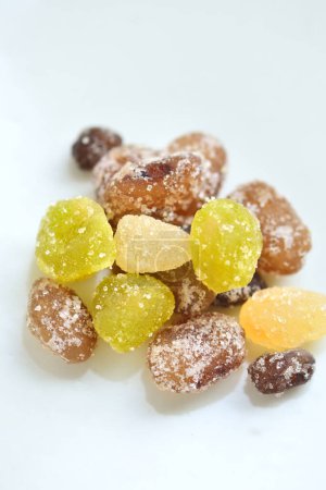 Foto de Primer plano tiro de dulces frutas confitadas, fondo de postre - Imagen libre de derechos