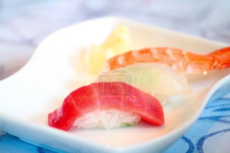 Foto de Una foto de cocina de sushi con arroz - Imagen libre de derechos