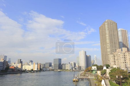 Téléchargez les photos : Rivière Sumida et pont. Tokyo, Japon. - en image libre de droit