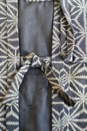 Téléchargez les photos : Texture fond, motif. kimono tissu soie noire - en image libre de droit