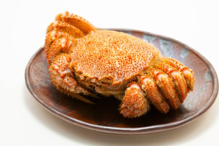 Téléchargez les photos : Savoureux Crabe cheveux Hokkaido sur plaque sur fond, gros plan - en image libre de droit
