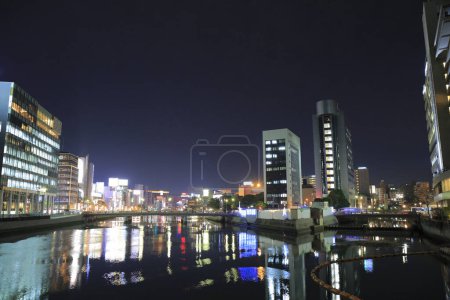 Téléchargez les photos : Vue de nuit de la ville, arrière-plan urbain - en image libre de droit
