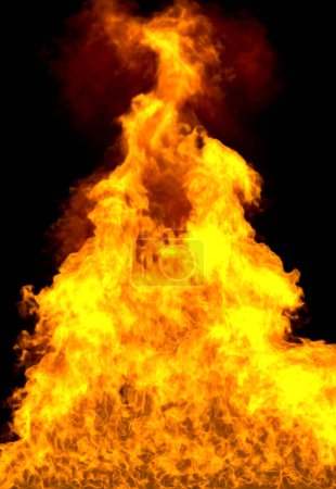 Foto de Un fuego está ardiendo en la oscuridad en el fondo, de cerca - Imagen libre de derechos