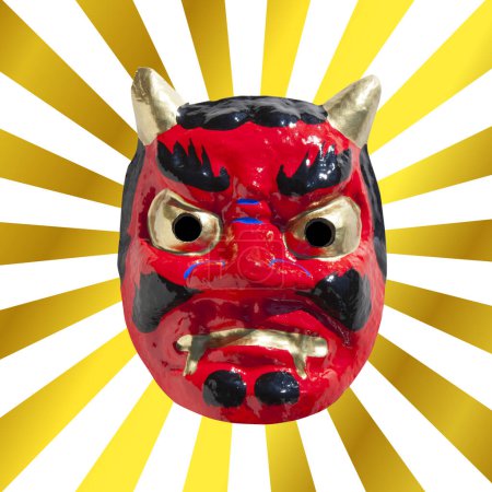 Téléchargez les photos : Effrayant japonais masque de démon sur fond - en image libre de droit