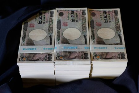 Téléchargez les photos : Billets de banque japonais en yen sur fond, gros plan - en image libre de droit