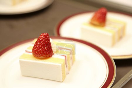 Téléchargez les photos : Une photo de cuisine du dessert à la fraise - en image libre de droit