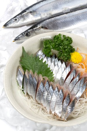 Téléchargez les photos : Japonais chinchard sashimi sur fond, gros plan - en image libre de droit