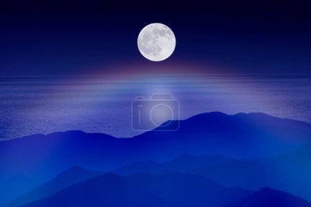 Téléchargez les photos : Belle vue sur la mer et la lune - en image libre de droit
