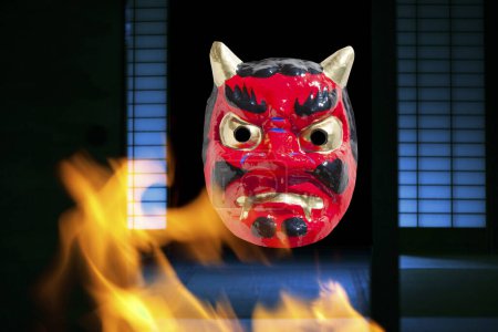 Téléchargez les photos : Masque démon tradition japonaise sur fond - en image libre de droit