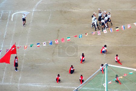 Téléchargez les photos : Les enfants japonais à l "école primaire sport day au Japon - en image libre de droit