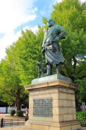 Téléchargez les photos : Saigo Takamori, le dernier samouraï, statue en bronze érigée en 1898 dans le parc public d'Ueno, Tokyo - en image libre de droit