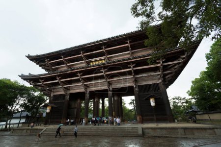 Téléchargez les photos : Plan idyllique d'un ancien sanctuaire japonais - en image libre de droit